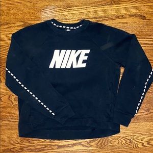 WOMENS CROPPED NIKE SWEATSHIRT.